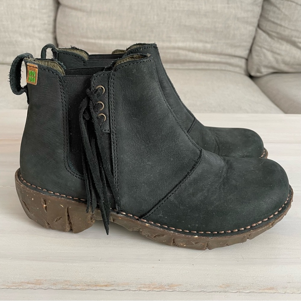 El Naturalista Black Ankle Boots